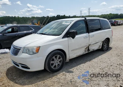 2011 Chrysler Town & Country Touring z USA, uszkodzony, nr VIN 2A4RR5DG9BR666388